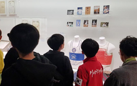 전시관 관람 사진